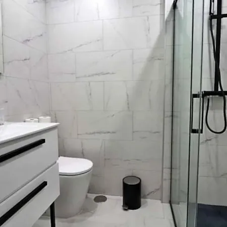 Lovely Central 2 Bed Close To The Beach And Stations Apartamento Fuengirola