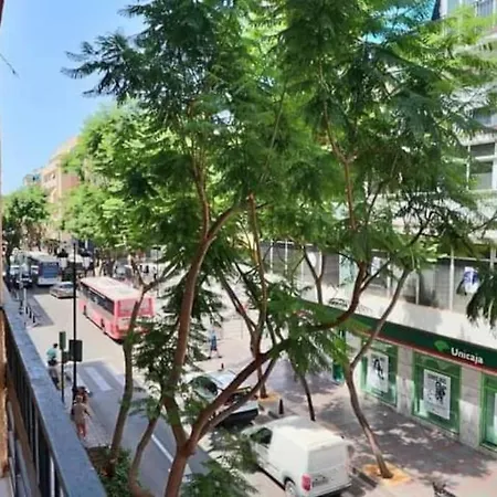 Lovely Central 2 Bed Close To The Beach And Stations Apartment