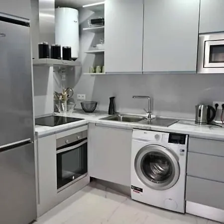 Lovely Central 2 Bed Close To The Beach And Stations Fuengirola